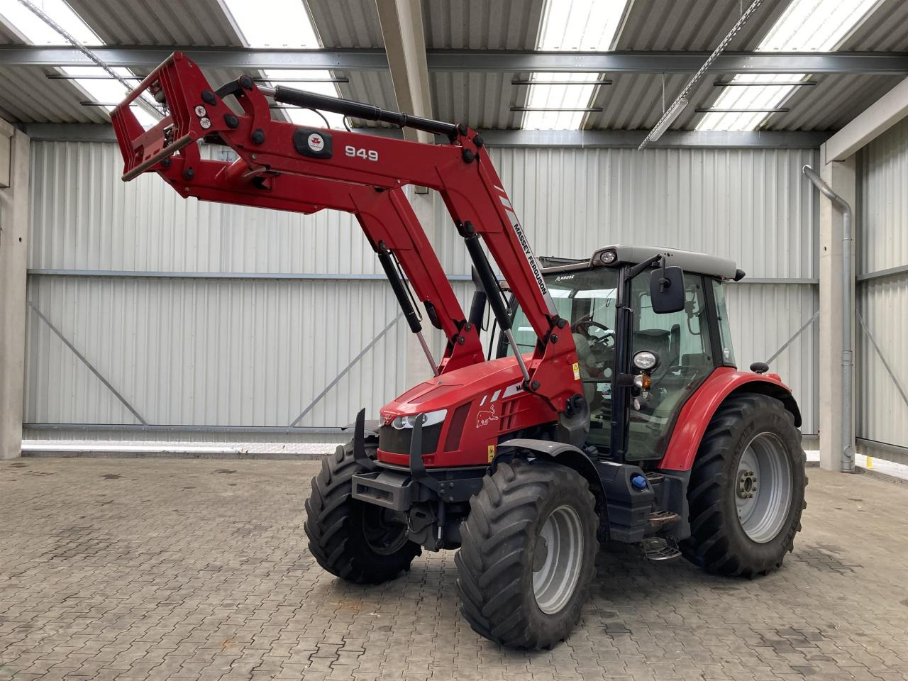 Massey Ferguson 5611 Dyna 4 - 拖拉机:图1 Massey Ferguson 5611 Dyna 4 - 拖拉机:图1