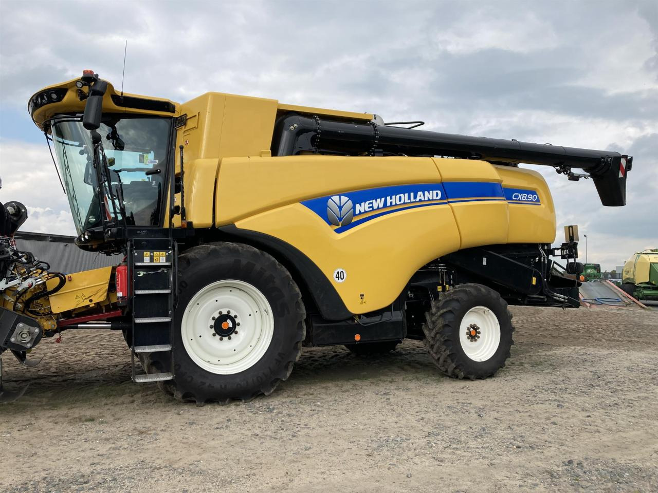 New Holland CX 8.90 - 联合收割机:图1 New Holland CX 8.90 - 联合收割机:图1
