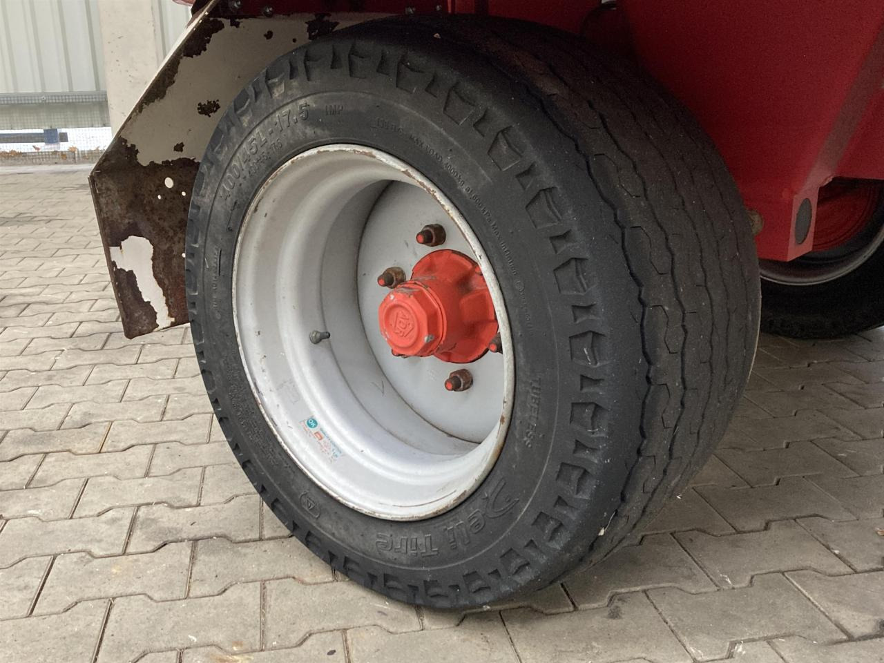 Trioliet Solomix 1 VL 1000 - 饲料搅拌车:图4 Trioliet Solomix 1 VL 1000 - 饲料搅拌车:图4