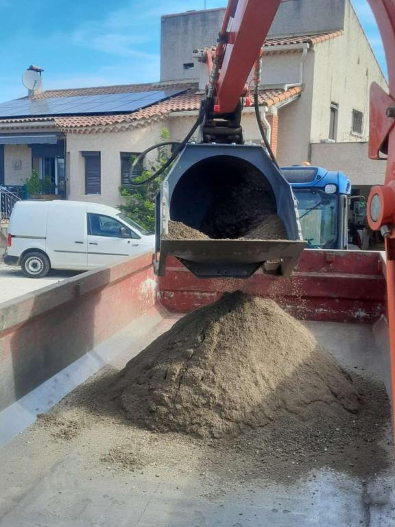 CM Crusher CBR 06 Screening Bucket - 铲斗 适用于 滑移装载机:图1 CM Crusher CBR 06 Screening Bucket - 铲斗 适用于 滑移装载机:图1