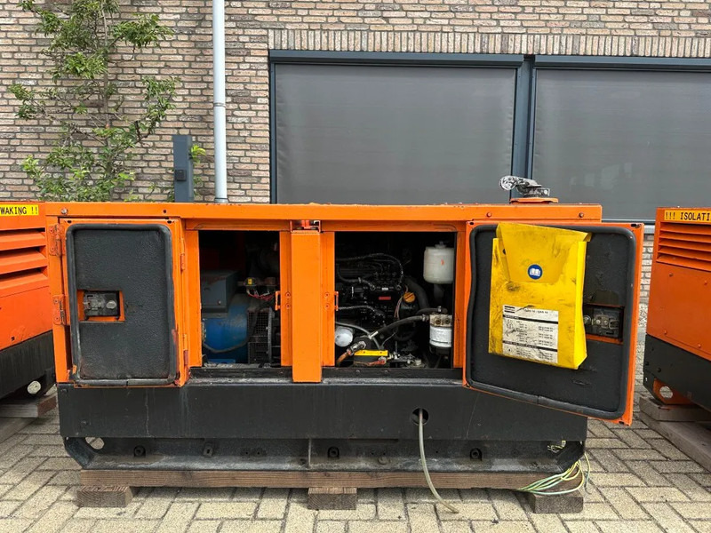 Atlas-Copco QAS 18 Yanmar Mecc Alte Spa 18 kVA Silent generatorset - 发电机组:图4 Atlas-Copco QAS 18 Yanmar Mecc Alte Spa 18 kVA Silent generatorset - 发电机组:图4