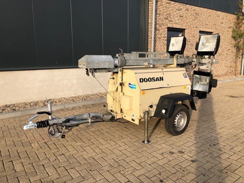 Ingersoll Rand Kubota LT6KA 9 meter light tower generator - 照明塔:图1 Ingersoll Rand Kubota LT6KA 9 meter light tower generator - 照明塔:图1
