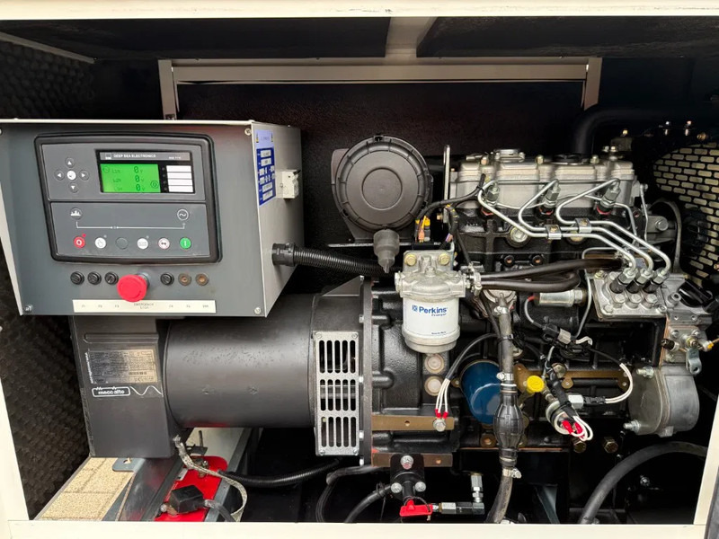 Perkins 403A-15 Mecc Alte Spa 17 kVA Silent generatorset as New ! 250 hours ! - 发电机组:图2 Perkins 403A-15 Mecc Alte Spa 17 kVA Silent generatorset as New ! 250 hours ! - 发电机组:图2