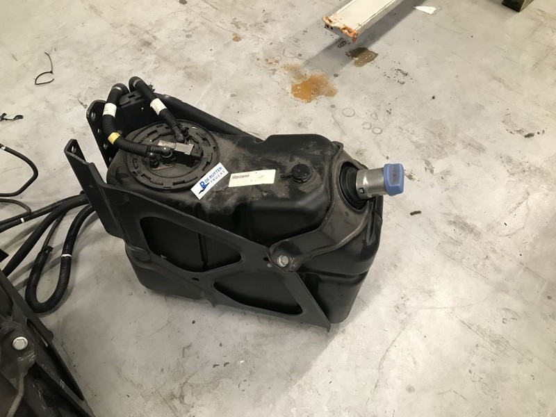 Mercedes-Benz Ad-blue tank met vlotter en steun - 车用尿素溶液箱 适用于 卡车:图4 Mercedes-Benz Ad-blue tank met vlotter en steun - 车用尿素溶液箱 适用于 卡车:图4