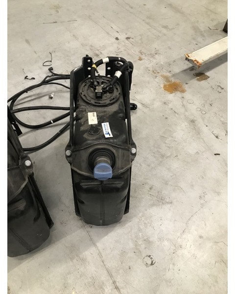 Mercedes-Benz Ad-blue tank met vlotter en steun - 车用尿素溶液箱 适用于 卡车:图3 Mercedes-Benz Ad-blue tank met vlotter en steun - 车用尿素溶液箱 适用于 卡车:图3