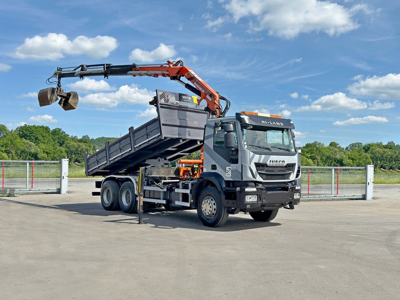 Iveco TRAKKER 410*Kipper 5,20m*ATLAS 165.2E * FUNK/6x4 Iveco TRAKKER 410*Kipper 5,20m*ATLAS 165.2E * FUNK/6x4 - 起重车, 翻斗车:图2 Iveco TRAKKER 410*Kipper 5,20m*ATLAS 165.2E * FUNK/6x4 Iveco TRAKKER 410*Kipper 5,20m*ATLAS 165.2E * FUNK/6x4 - 起重车, 翻斗车:图2