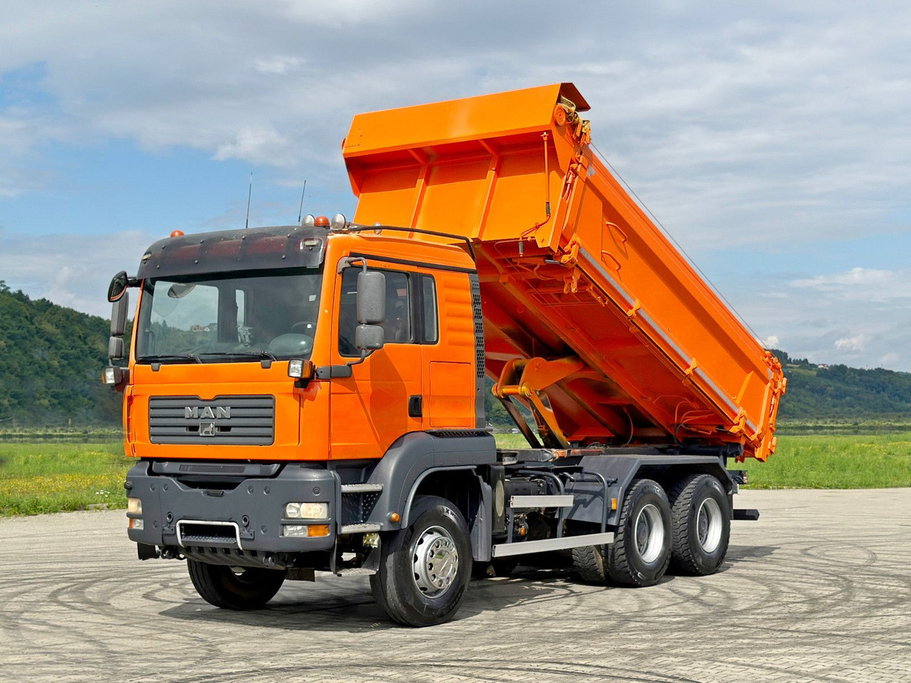 MAN TGA 33.440 * KIPPER 5,10 m + BORDMATIC / 6x4*TOP - 翻斗车, 起重车:图2 MAN TGA 33.440 * KIPPER 5,10 m + BORDMATIC / 6x4*TOP - 翻斗车, 起重车:图2