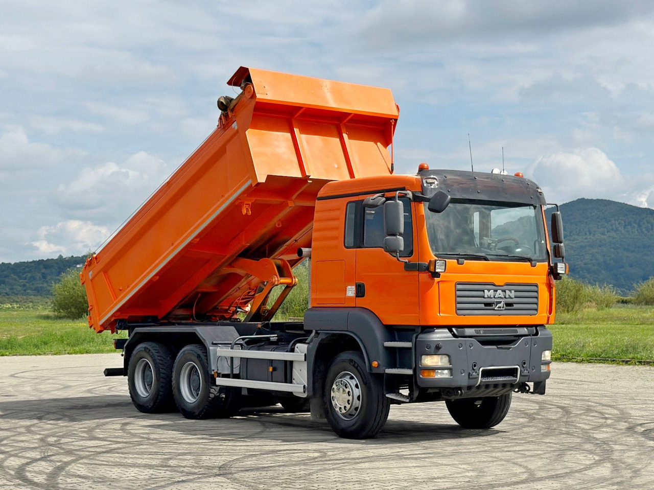 MAN TGA 33.440 * KIPPER 5,10 m + BORDMATIC / 6x4*TOP - 翻斗车, 起重车:图1 MAN TGA 33.440 * KIPPER 5,10 m + BORDMATIC / 6x4*TOP - 翻斗车, 起重车:图1