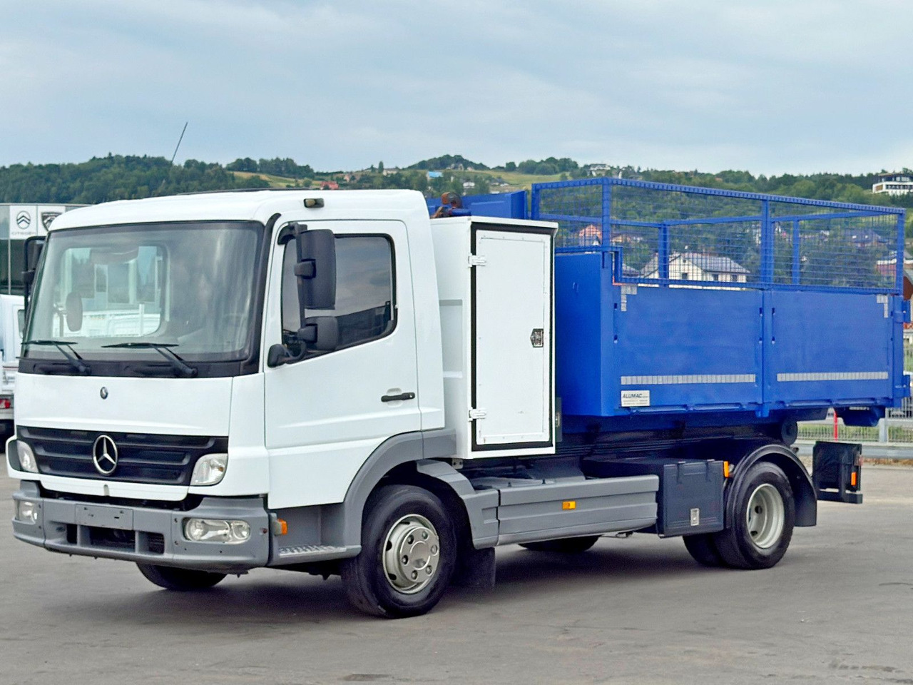 Mercedes-Benz 815 * Abrollkipper + CONTAINER 3,68 m * TOP - 吊钩升降车:图3 Mercedes-Benz 815 * Abrollkipper + CONTAINER 3,68 m * TOP - 吊钩升降车:图3