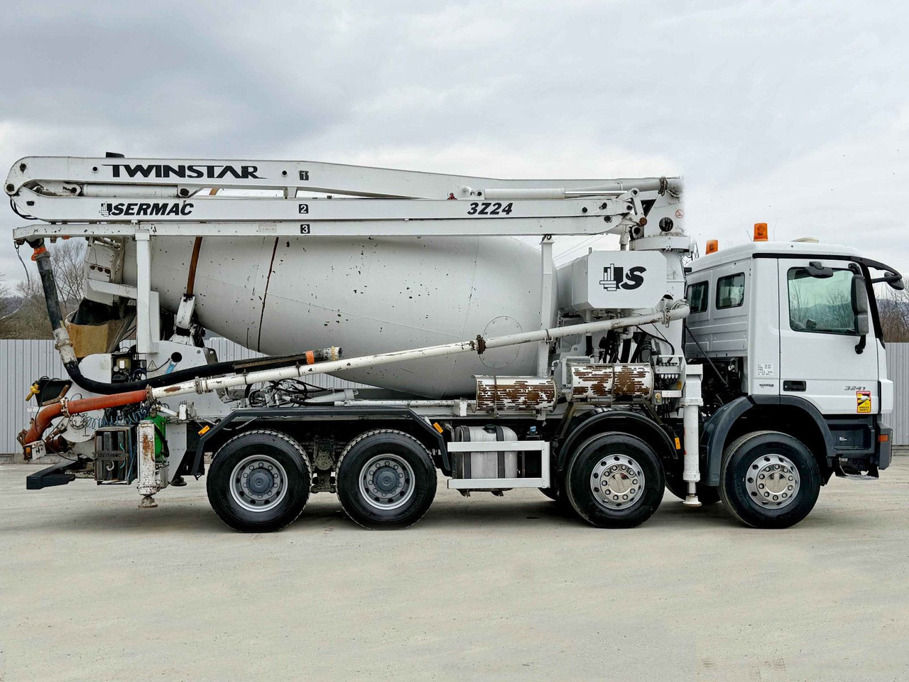 Mercedes-Benz ACTROS 3241 * Betonpumpe 24 m + FUNK / 8x4 - 混凝土泵车:图3 Mercedes-Benz ACTROS 3241 * Betonpumpe 24 m + FUNK / 8x4 - 混凝土泵车:图3