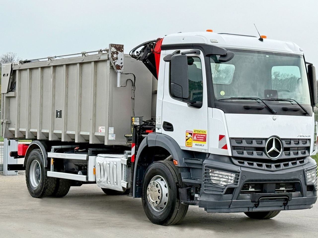 Mercedes-Benz AROCS 1830* KIPPER 5,00m * PK 7.501 SLD A + FUNK - 翻斗车, 起重车:图4 Mercedes-Benz AROCS 1830* KIPPER 5,00m * PK 7.501 SLD A + FUNK - 翻斗车, 起重车:图4