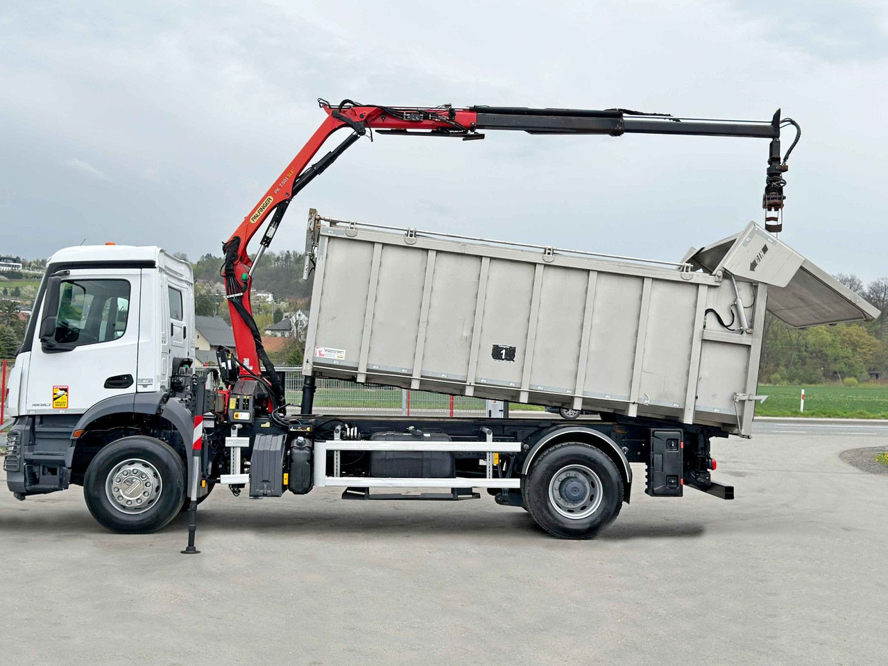 Mercedes-Benz AROCS 1830* KIPPER 5,00m * PK 7.501 SLD A + FUNK - 翻斗车, 起重车:图5 Mercedes-Benz AROCS 1830* KIPPER 5,00m * PK 7.501 SLD A + FUNK - 翻斗车, 起重车:图5