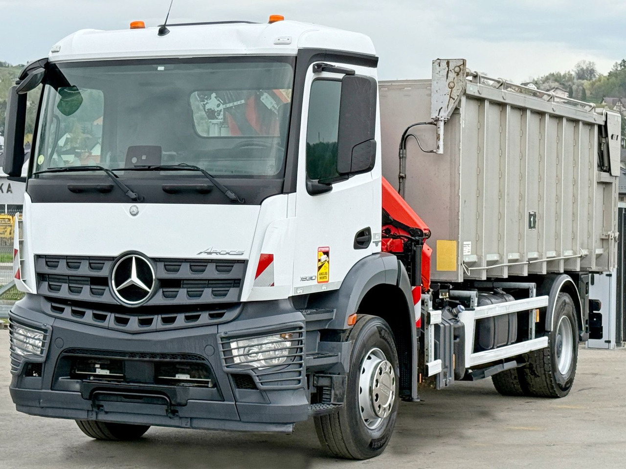 Mercedes-Benz AROCS 1830* KIPPER 5,00m * PK 7.501 SLD A + FUNK - 翻斗车, 起重车:图3 Mercedes-Benz AROCS 1830* KIPPER 5,00m * PK 7.501 SLD A + FUNK - 翻斗车, 起重车:图3