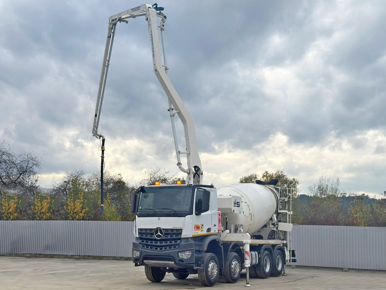 Mercedes-Benz AROCS 3743 * Betonpumpe + FUNK * 8x4 * TOP - 混凝土泵车:图4 Mercedes-Benz AROCS 3743 * Betonpumpe + FUNK * 8x4 * TOP - 混凝土泵车:图4