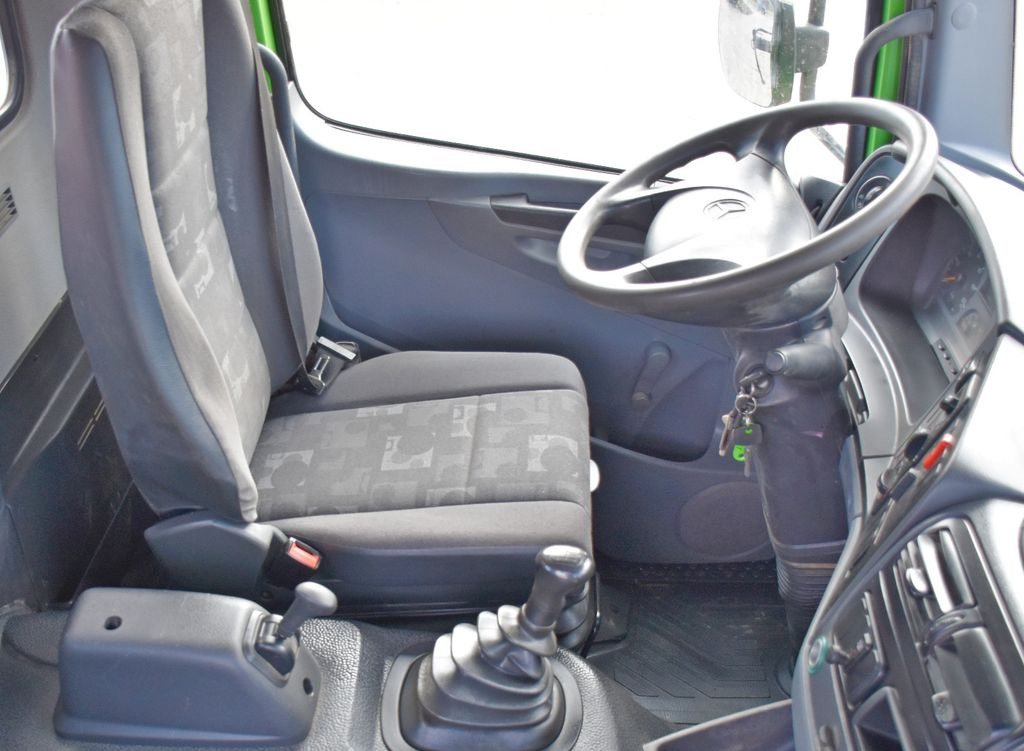Interior photo 1: 起重车, 翻斗车 Mercedes-Benz ATEGO 1224 Kipper 4,00m* KRAN * TOPZUSTAND Mercedes-Benz ATEGO 1224 Kipper 4,00m* KRAN * TOPZUSTAND Interior photo 1: 起重车, 翻斗车 Mercedes-Benz ATEGO 1224 Kipper 4,00m* KRAN * TOPZUSTAND Mercedes-Benz ATEGO 1224 Kipper 4,00m* KRAN * TOPZUSTAND
