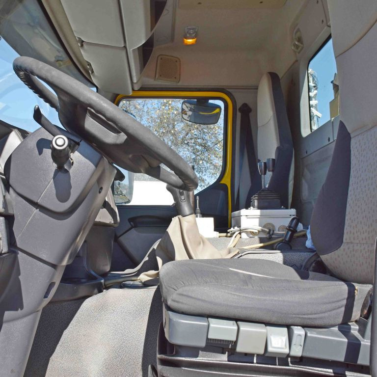 翻斗车 Renault KERAX 410 DXI* KIPPER 6,00m + BORDMATIC/ 8x4 Renault KERAX 410 DXI* KIPPER 6,00m + BORDMATIC/ 8x4:图9 翻斗车 Renault KERAX 410 DXI* KIPPER 6,00m + BORDMATIC/ 8x4 Renault KERAX 410 DXI* KIPPER 6,00m + BORDMATIC/ 8x4:图9