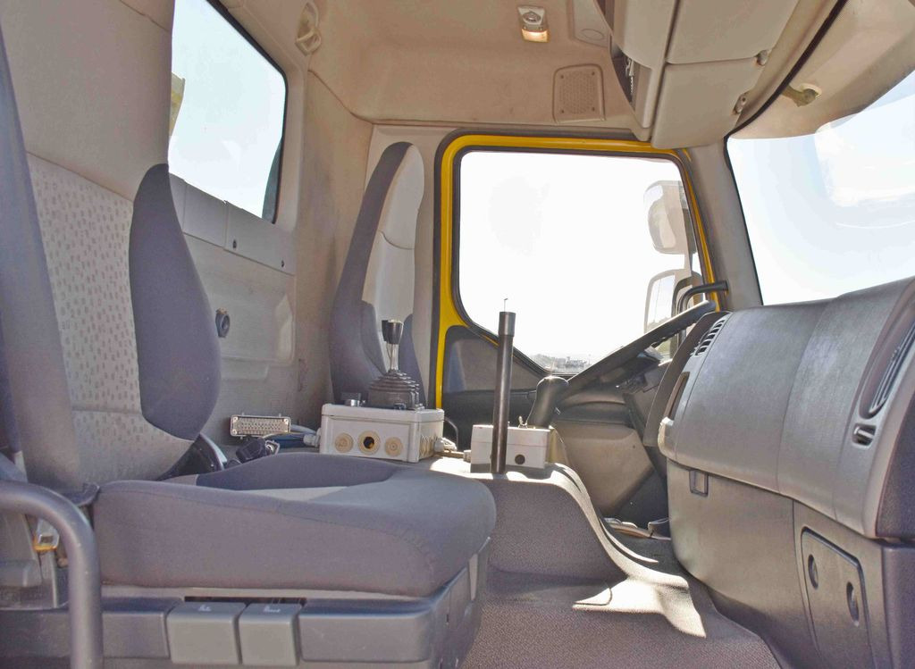 翻斗车 Renault KERAX 410 DXI* KIPPER 6,00m + BORDMATIC/ 8x4 Renault KERAX 410 DXI* KIPPER 6,00m + BORDMATIC/ 8x4:图11 翻斗车 Renault KERAX 410 DXI* KIPPER 6,00m + BORDMATIC/ 8x4 Renault KERAX 410 DXI* KIPPER 6,00m + BORDMATIC/ 8x4:图11