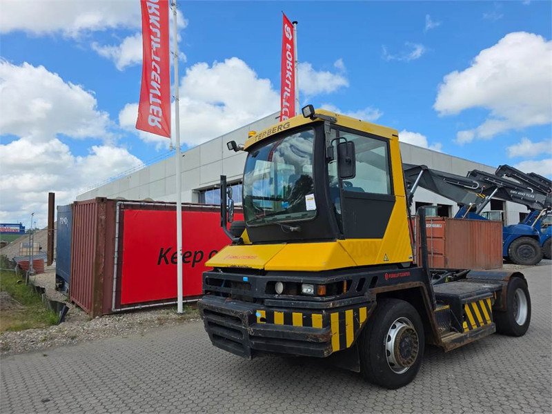 Terberg RT222 4x4 - 码头牵引车:图2 Terberg RT222 4x4 - 码头牵引车:图2