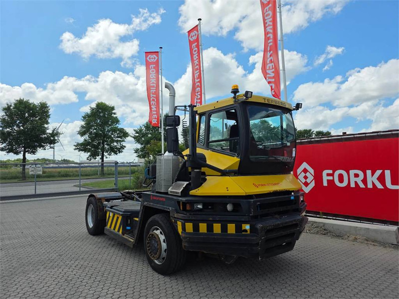 Terberg RT222 4x4 - 码头牵引车:图1 Terberg RT222 4x4 - 码头牵引车:图1