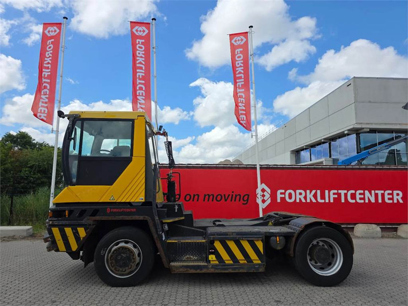Terberg RT222 4x4 - 码头牵引车:图4 Terberg RT222 4x4 - 码头牵引车:图4