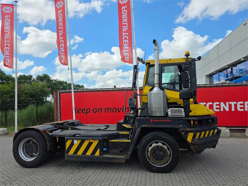 Terberg RT222 4x4 - 码头牵引车:图3 Terberg RT222 4x4 - 码头牵引车:图3