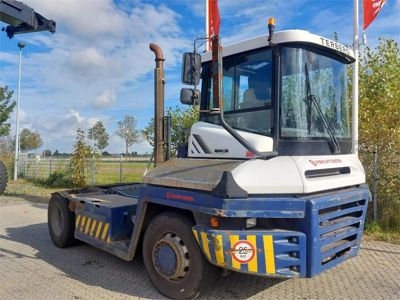 Terberg RT283 4x4 - 码头牵引车:图1 Terberg RT283 4x4 - 码头牵引车:图1