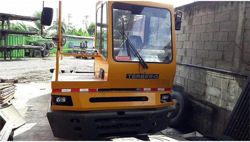 Terberg YT182 - 码头牵引车:图2 Terberg YT182 - 码头牵引车:图2