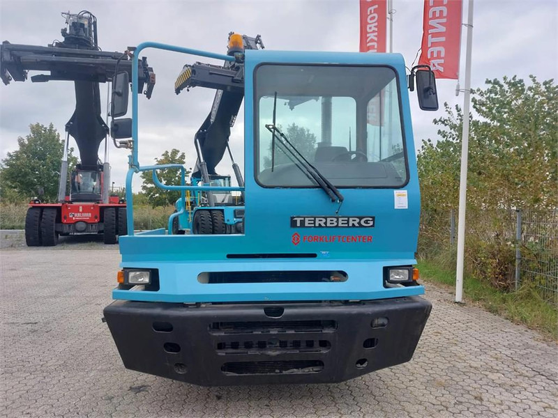 Terberg YT182 - 码头牵引车:图5 Terberg YT182 - 码头牵引车:图5