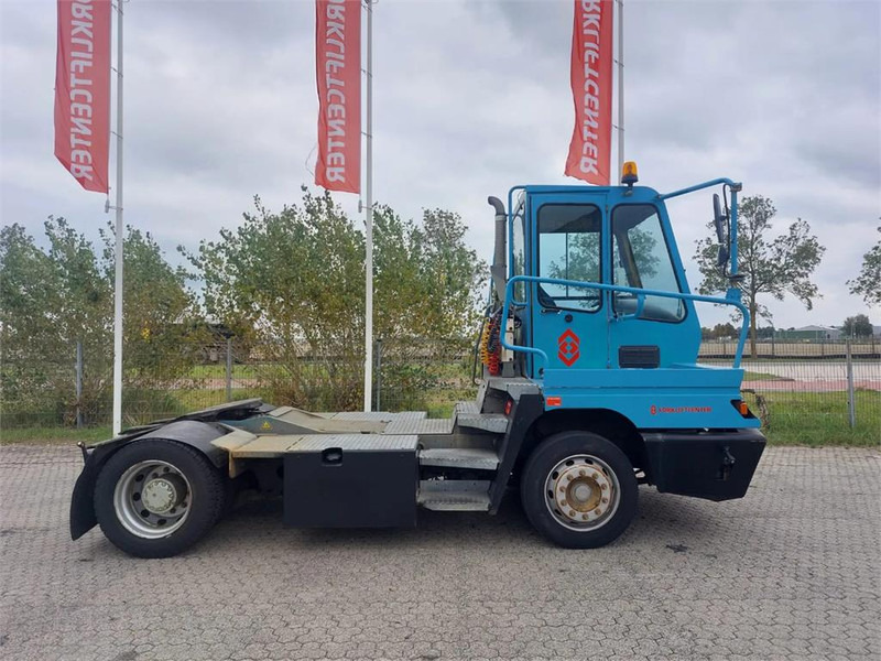 Terberg YT182 - 码头牵引车:图3 Terberg YT182 - 码头牵引车:图3
