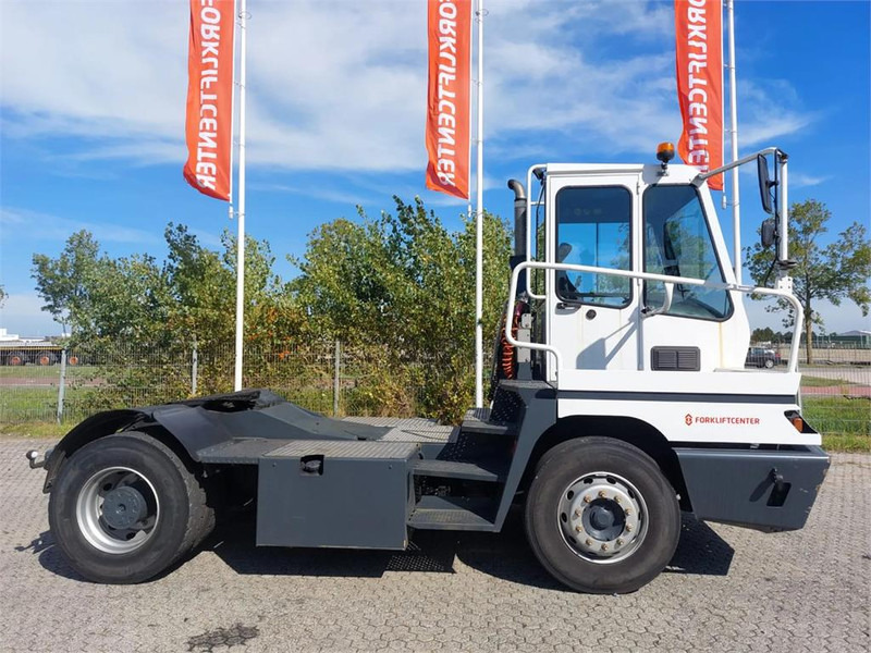 Terberg YT182 - 码头牵引车:图3 Terberg YT182 - 码头牵引车:图3