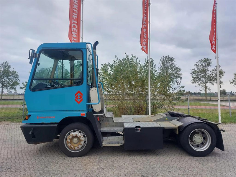 Terberg YT182 - 码头牵引车:图4 Terberg YT182 - 码头牵引车:图4