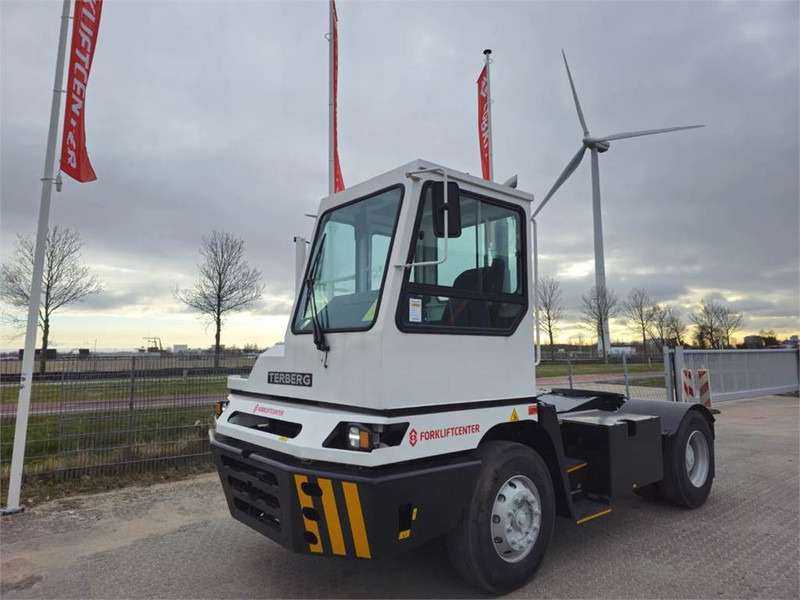 Terberg YT220 - 码头牵引车:图2 Terberg YT220 - 码头牵引车:图2