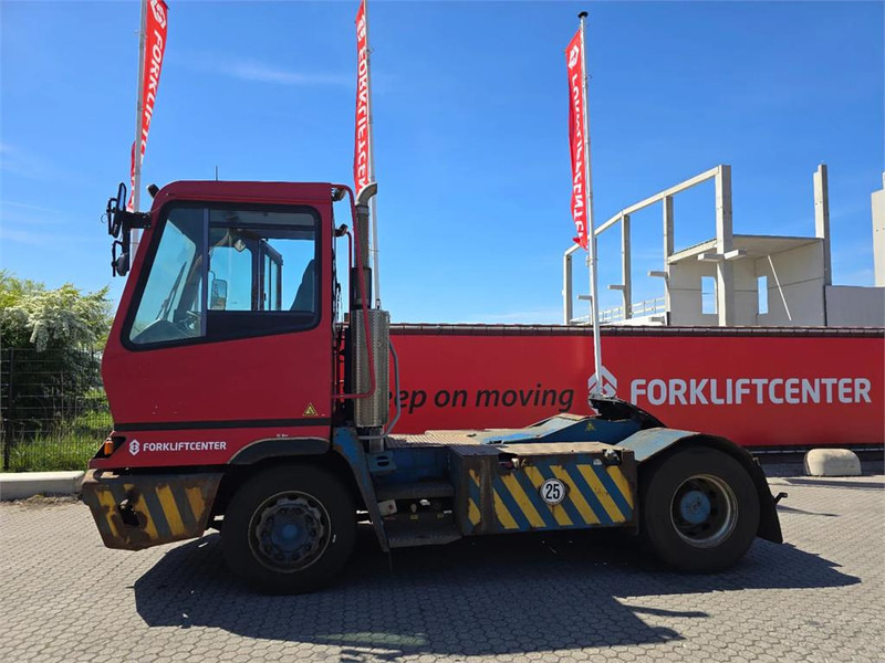 Terberg YT222 - 码头牵引车:图4 Terberg YT222 - 码头牵引车:图4