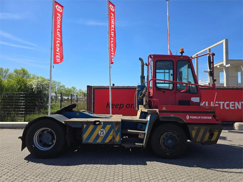 Terberg YT222 - 码头牵引车:图3 Terberg YT222 - 码头牵引车:图3