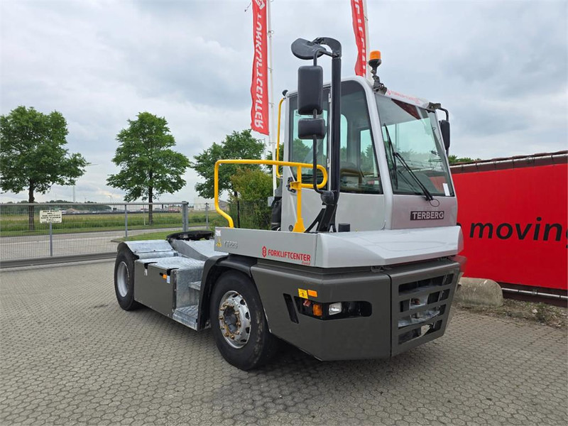 Terberg YT223 - 码头牵引车:图1 Terberg YT223 - 码头牵引车:图1