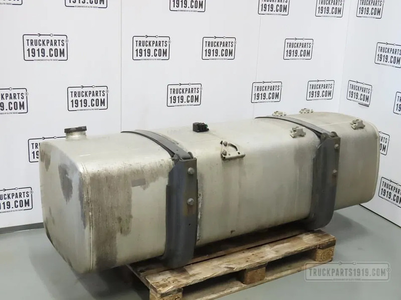 DAF 1945569 | Brandstoftank + steunen 690L - 燃料箱 适用于 卡车:图2 DAF 1945569 | Brandstoftank + steunen 690L - 燃料箱 适用于 卡车:图2