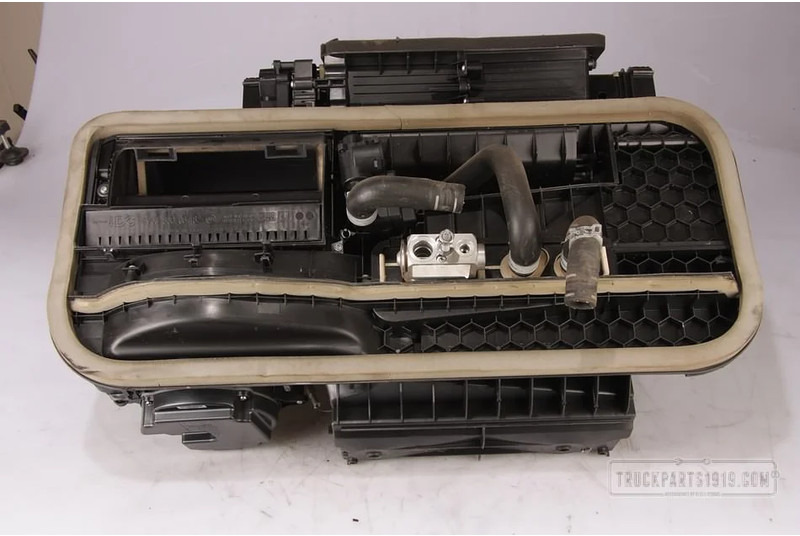 Mercedes-Benz Heating, Ventilation & AC Kachel unit MB MP4 - 暖通系统 适用于 卡车:图1 Mercedes-Benz Heating, Ventilation & AC Kachel unit MB MP4 - 暖通系统 适用于 卡车:图1