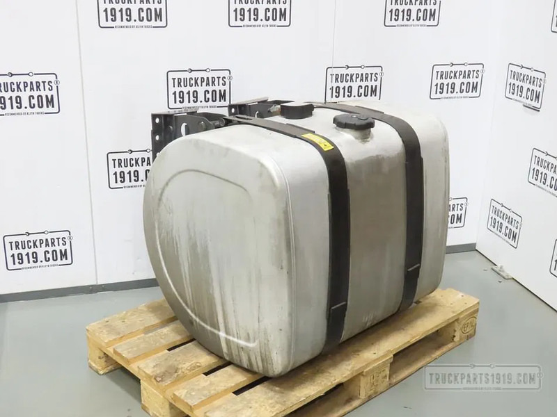 Volvo 21516445 Brandstoftank + steunen 330L - 燃料箱 适用于 卡车:图1 Volvo 21516445 Brandstoftank + steunen 330L - 燃料箱 适用于 卡车:图1