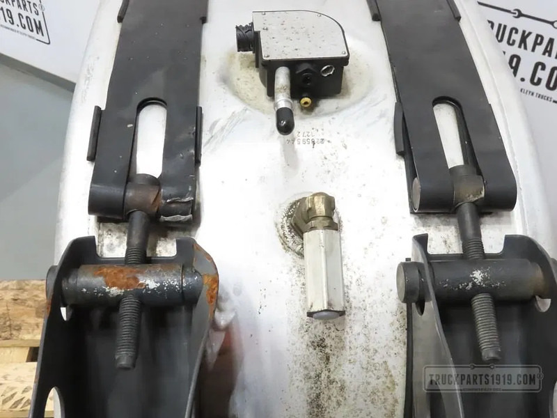 Volvo 22659544 Brandstoftank + steunen 170L - 燃料箱 适用于 卡车:图3 Volvo 22659544 Brandstoftank + steunen 170L - 燃料箱 适用于 卡车:图3