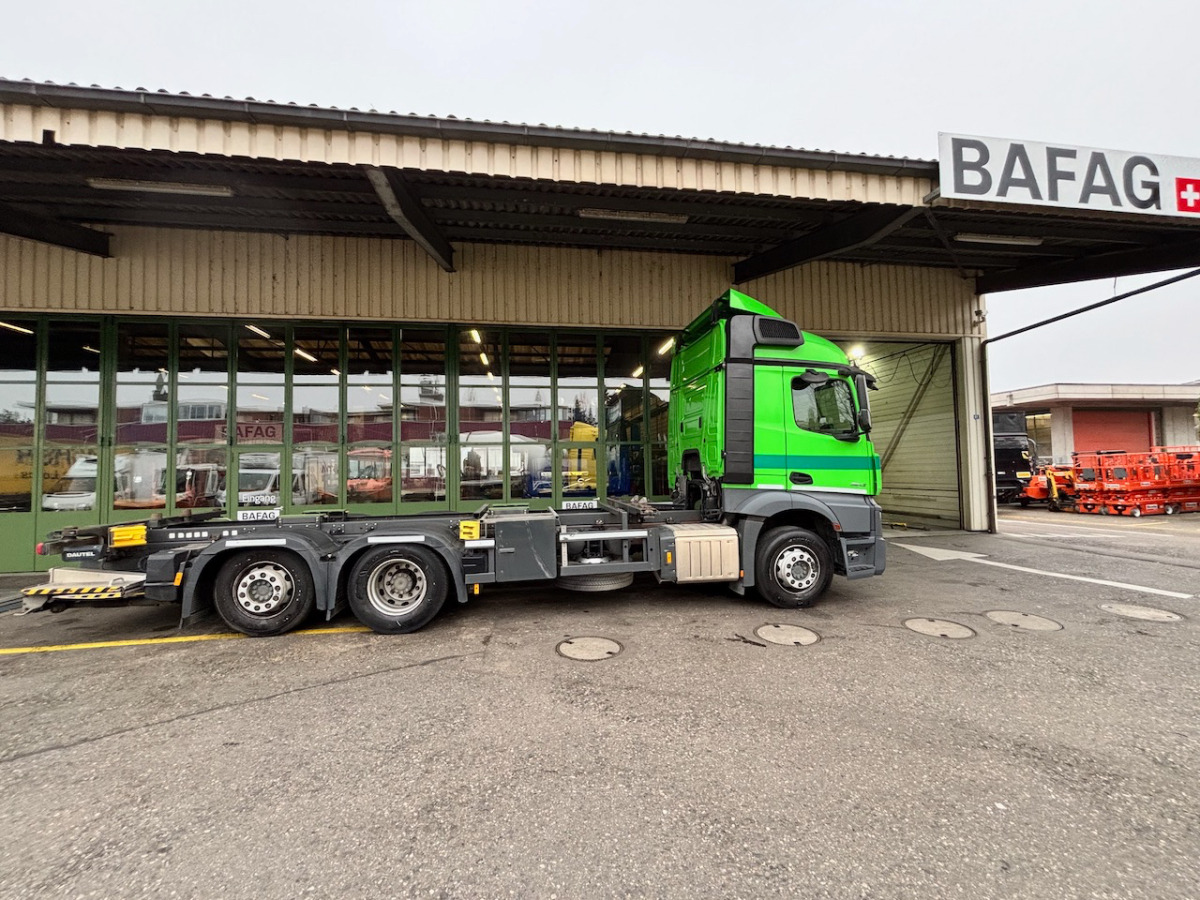 MERCEDES 2543 6x2 - 集装箱运输车/ 可拆卸车身的卡车:图2 MERCEDES 2543 6x2 - 集装箱运输车/ 可拆卸车身的卡车:图2