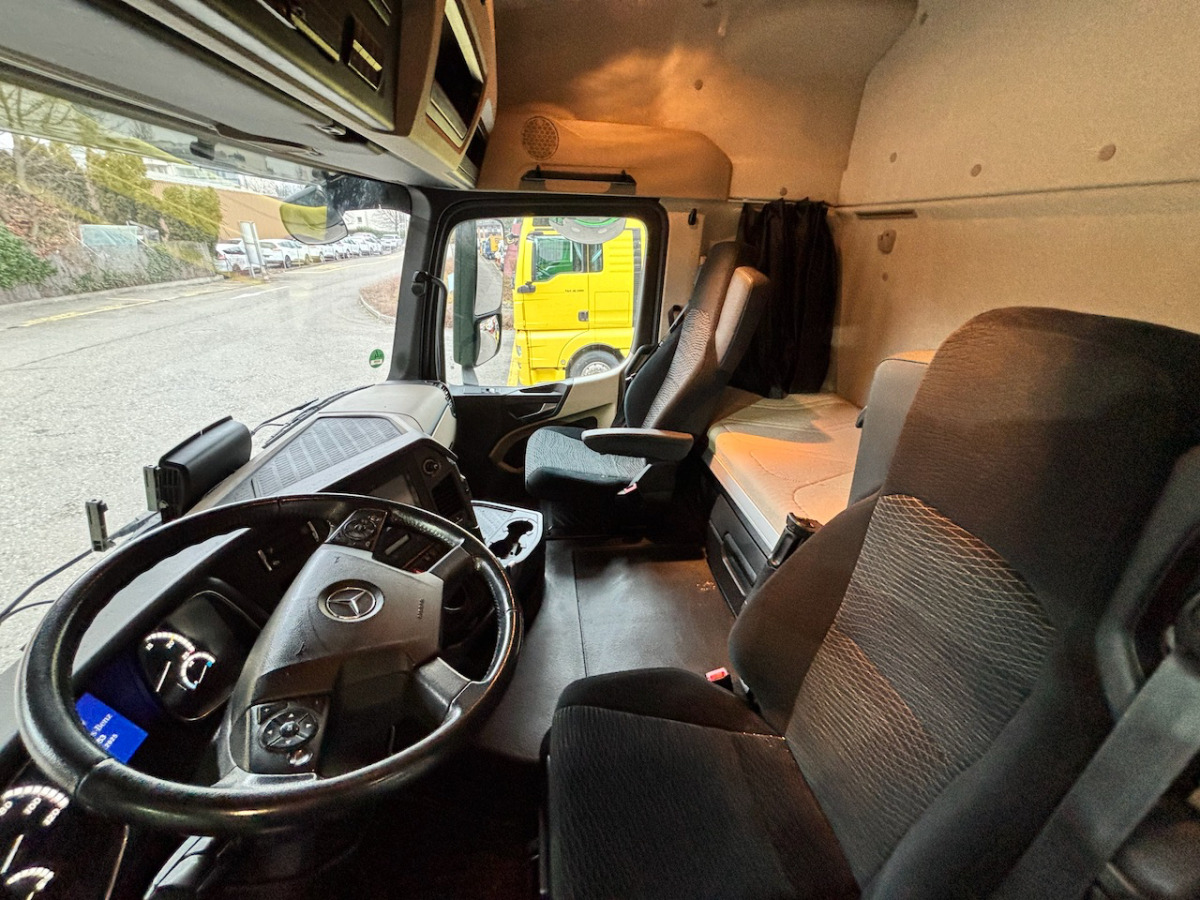 MERCEDES 2543 6x2 - 集装箱运输车/ 可拆卸车身的卡车:图4 MERCEDES 2543 6x2 - 集装箱运输车/ 可拆卸车身的卡车:图4