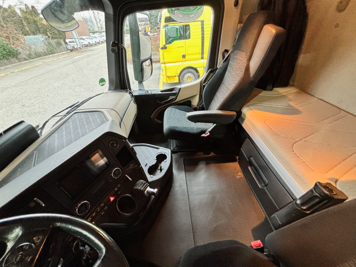 MERCEDES 2543 6x2 - 集装箱运输车/ 可拆卸车身的卡车:图5 MERCEDES 2543 6x2 - 集装箱运输车/ 可拆卸车身的卡车:图5