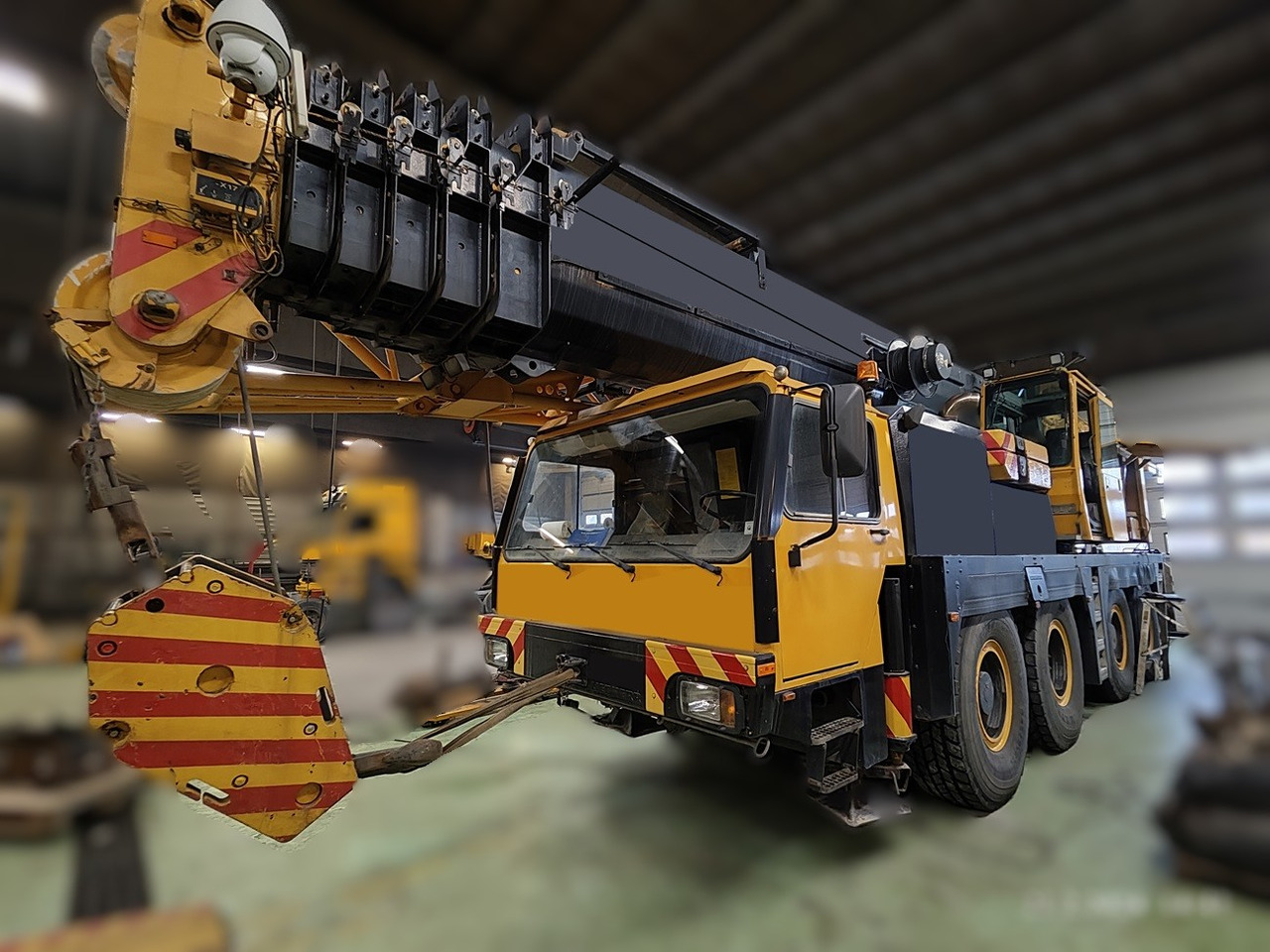 Liebherr LTM 1090/2 - 移动式起重机:图1 Liebherr LTM 1090/2 - 移动式起重机:图1