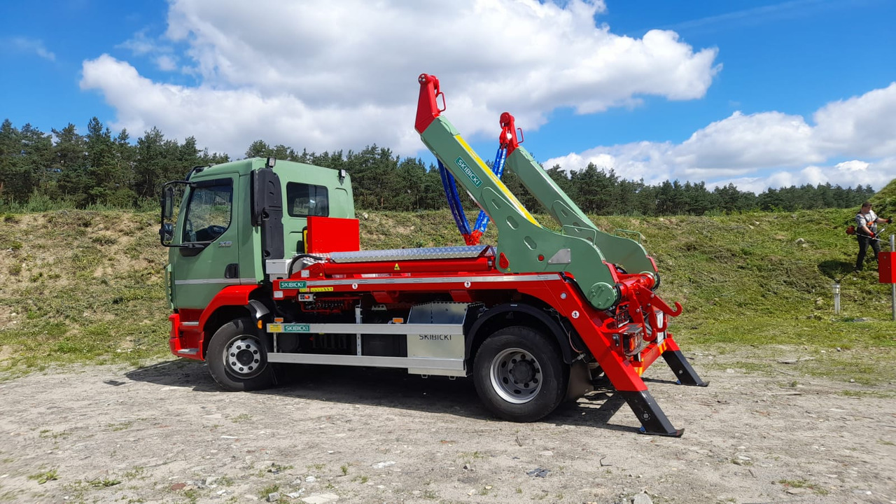IVECO EUROCARGO ML 180E28/P - 箕斗装载车:图1 IVECO EUROCARGO ML 180E28/P - 箕斗装载车:图1