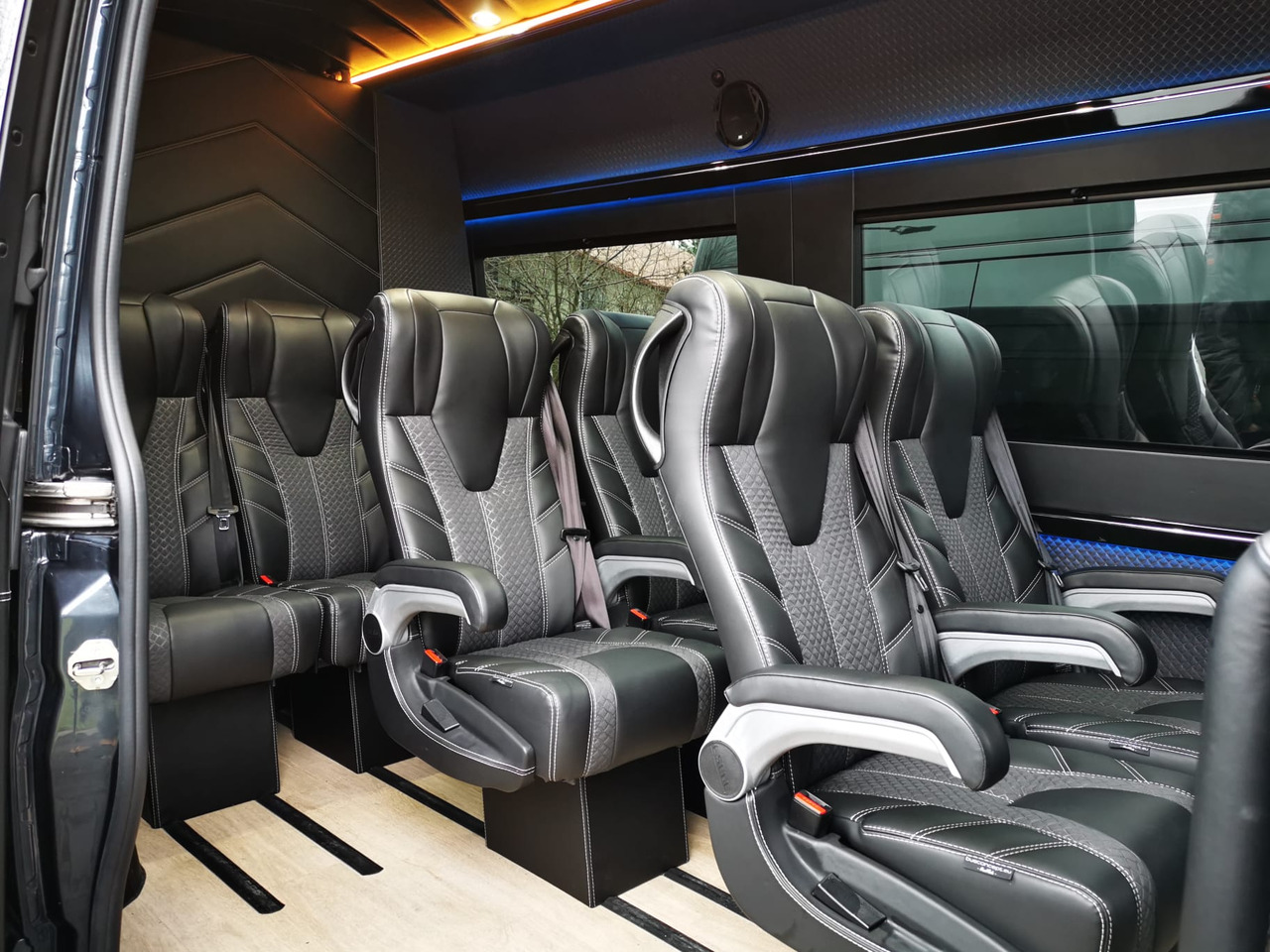 Mercedes Sprinter 319 9 Sitzer L2H1 - 小型客车, 康比货车:图5 Mercedes Sprinter 319 9 Sitzer L2H1 - 小型客车, 康比货车:图5