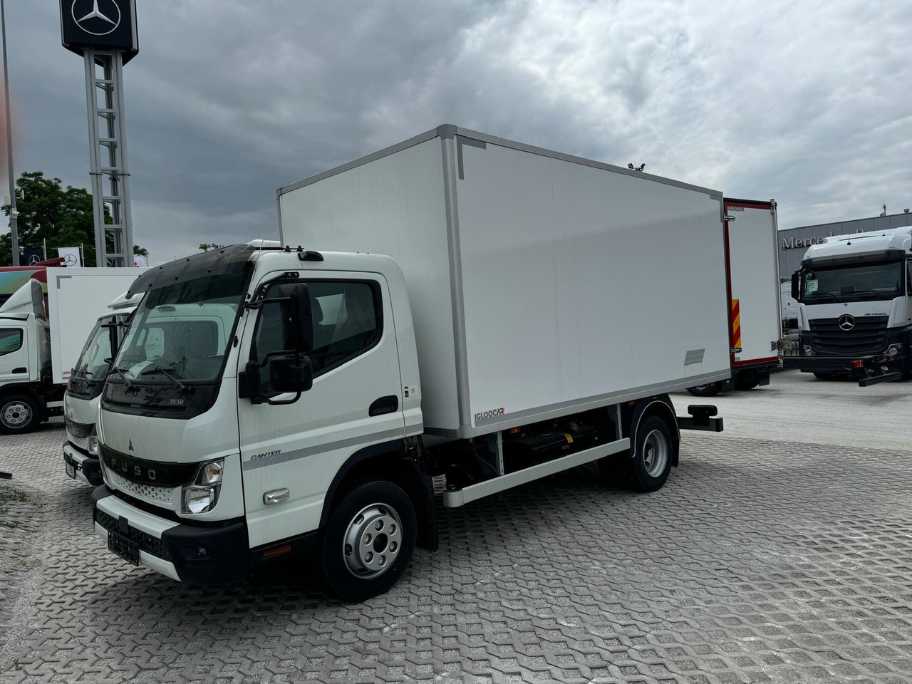 Mitsubishi Canter FUSO 70C18 Isotherm Koffer - 等温卡车:图2 Mitsubishi Canter FUSO 70C18 Isotherm Koffer - 等温卡车:图2