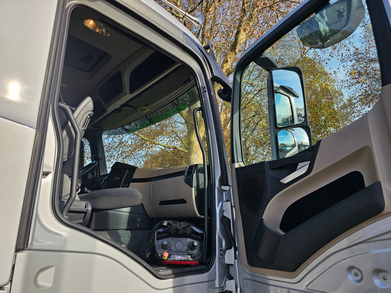 栏板式/ 平板卡车, 起重车 Mercedes Benz Actros 2645 6x4:图19 栏板式/ 平板卡车, 起重车 Mercedes Benz Actros 2645 6x4:图19