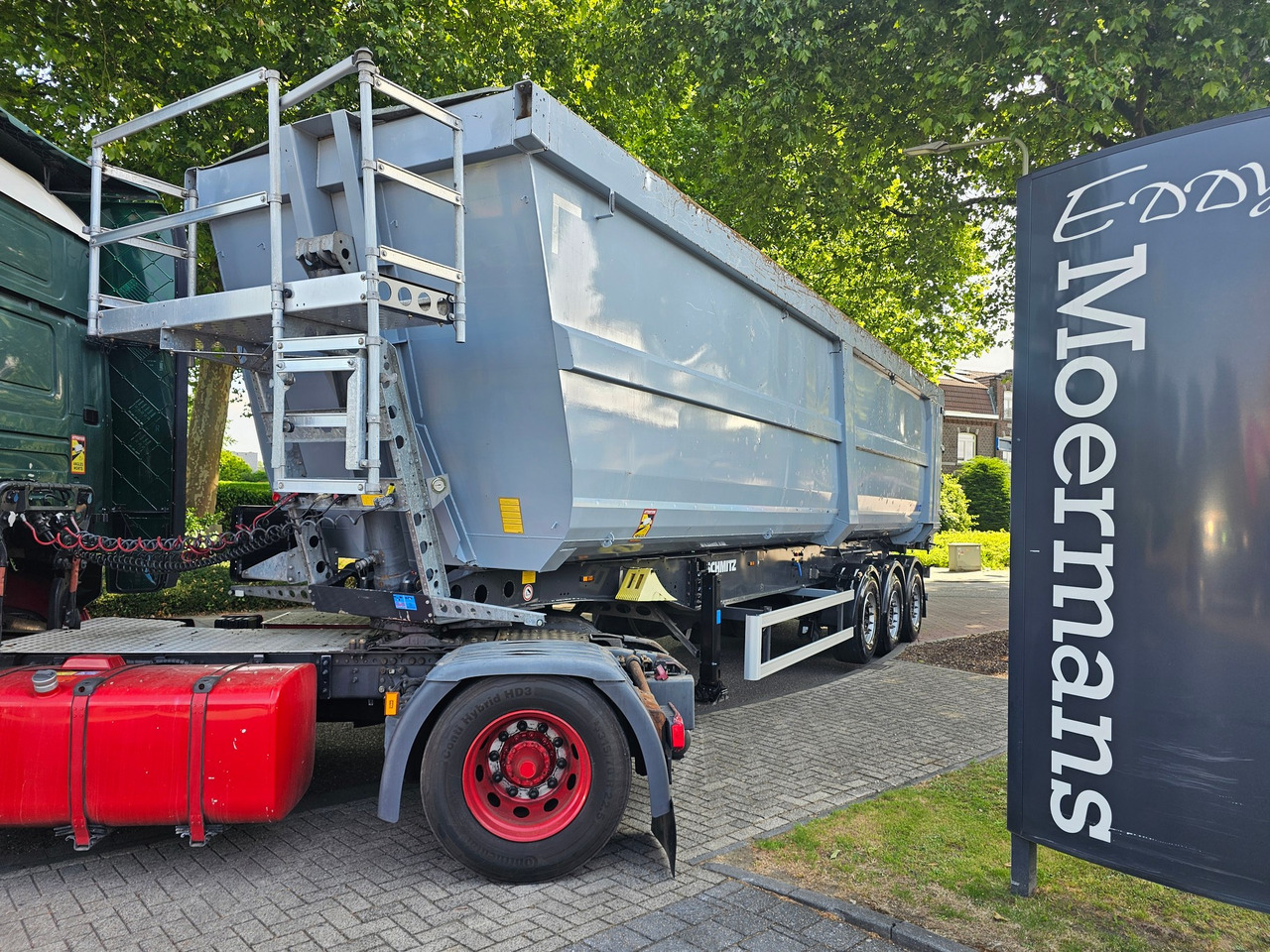 Schmitz SGF-S3 Scraptipper 55 M3 - 翻斗半拖车:图1 Schmitz SGF-S3 Scraptipper 55 M3 - 翻斗半拖车:图1