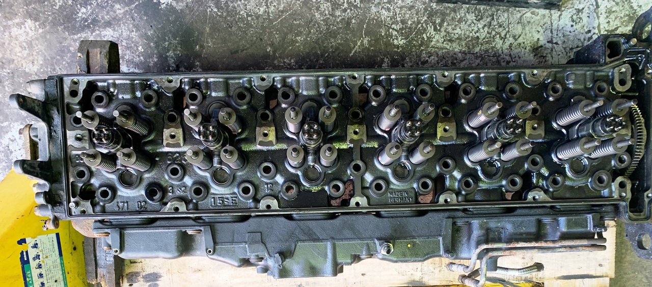 CYLINDER HEAD WITH VALVES,ROCKER SHAFT (INTAKE AND EXHAUST),REINFORCING FRAME ACTROS MP4 OM471 LA EURO 5 - 发动机及其零件 适用于 卡车:图5 CYLINDER HEAD WITH VALVES,ROCKER SHAFT (INTAKE AND EXHAUST),REINFORCING FRAME ACTROS MP4 OM471 LA EURO 5 - 发动机及其零件 适用于 卡车:图5