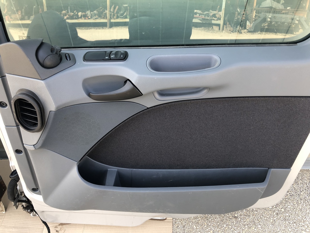 DOOR ACTROS MP2-3 LEFT AND RIGHT MEGA SPACE CAB - 车门及其零件 适用于 卡车:图5 DOOR ACTROS MP2-3 LEFT AND RIGHT MEGA SPACE CAB - 车门及其零件 适用于 卡车:图5